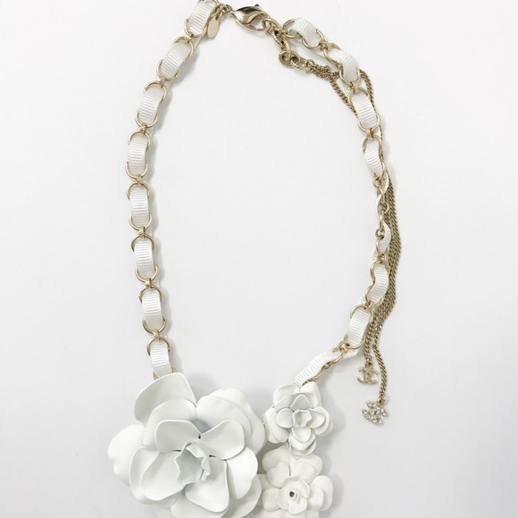 Chanel Vintage Triple Camellia Flower Necklace - Picture 3 of 9